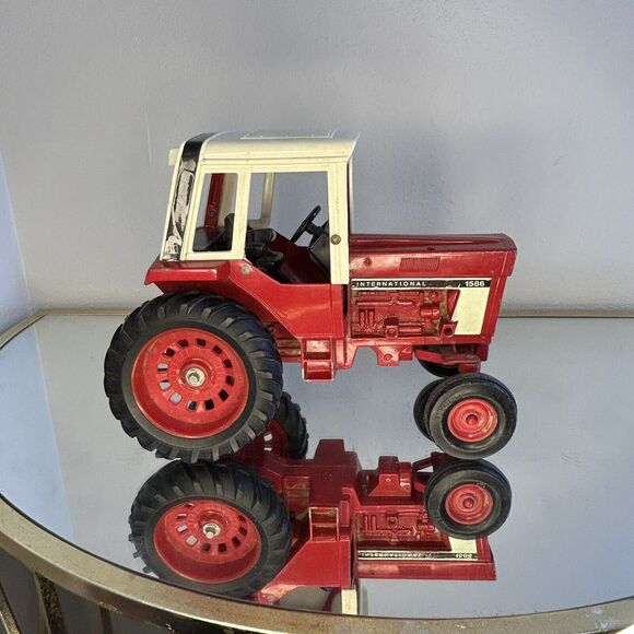 ERTL International 1586 Tractor With Cab 1/16 Scale Diecast Vintage Collector - Picture 2 of 10